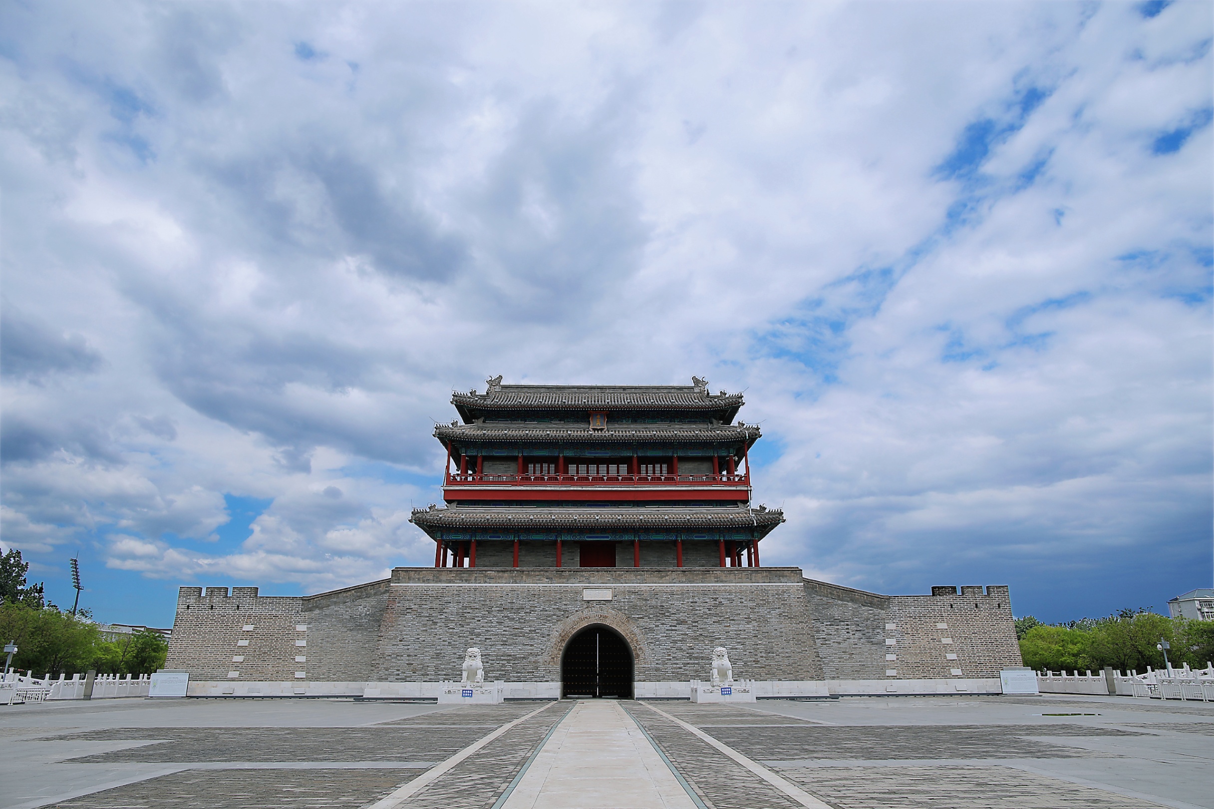 2024年北京永定门地区公园管理处永定门城楼南广场春景照片.jpg