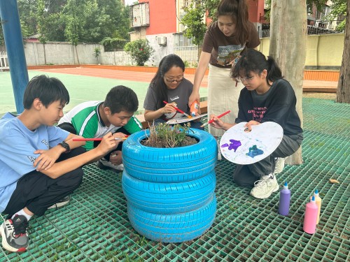丰台一小角门分校开展轮胎彩绘活动1.jpg