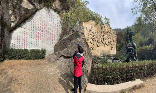 黑山扈战斗纪念园_副本.jpg