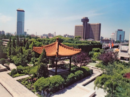 长城饭店屋顶花园.jpg 长城饭店屋顶花园.jpg